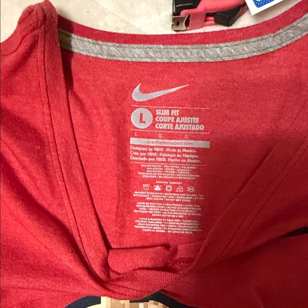 Nike Red Women's V-Neck St. Louis Cardinals Logo Tee - Picture 3 of 3